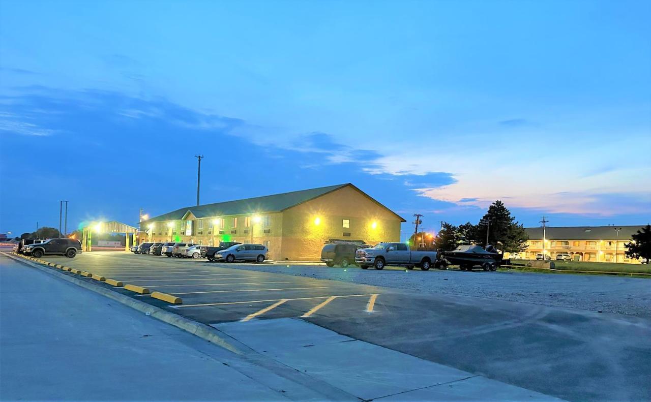 Quality Inn Russell Exterior photo