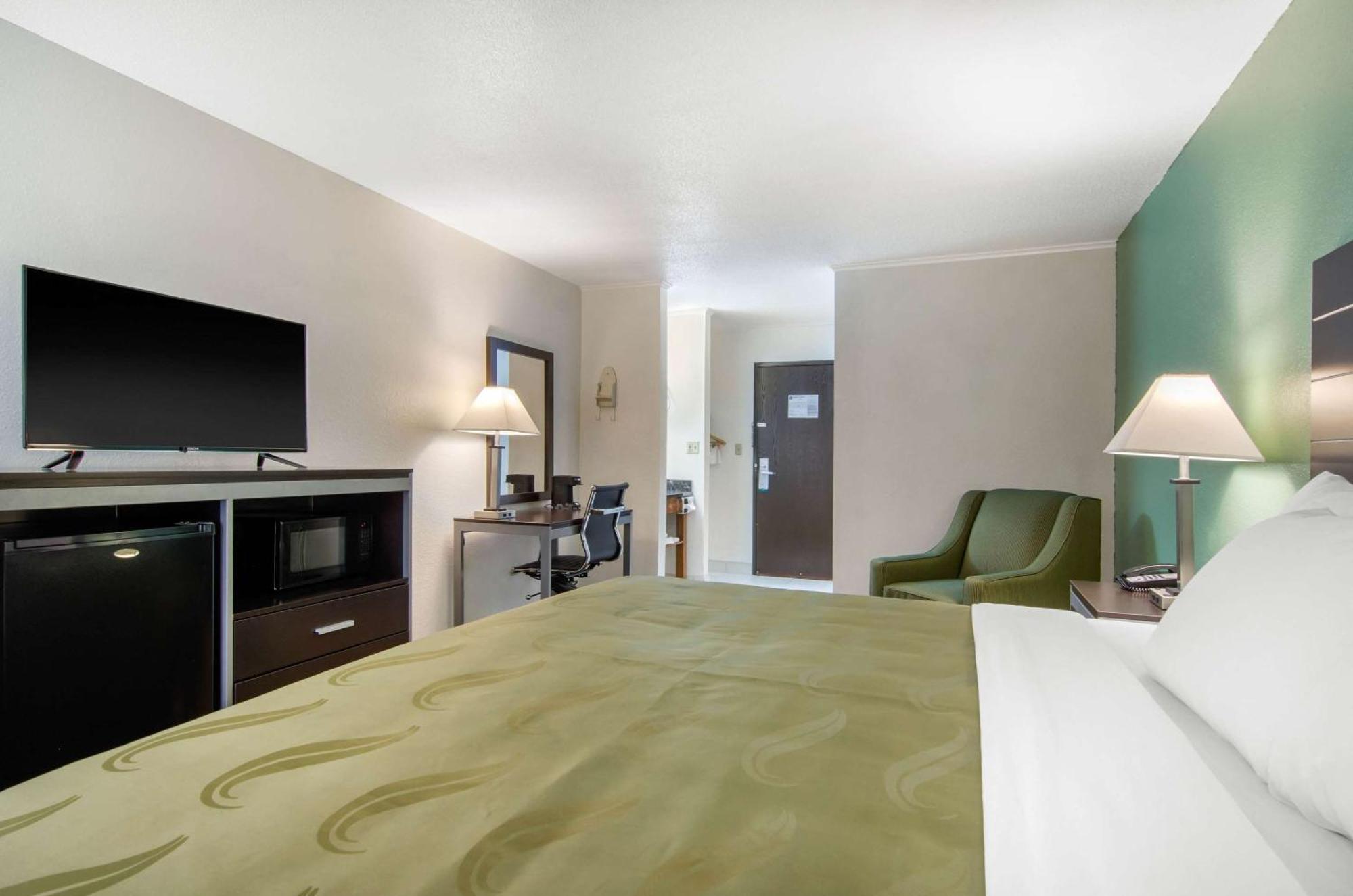 Quality Inn Russell Exterior photo